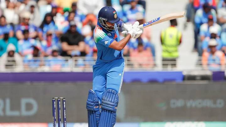 Massive blow for India; Shreyas Iyer sustains injury while taking Carey’s catch