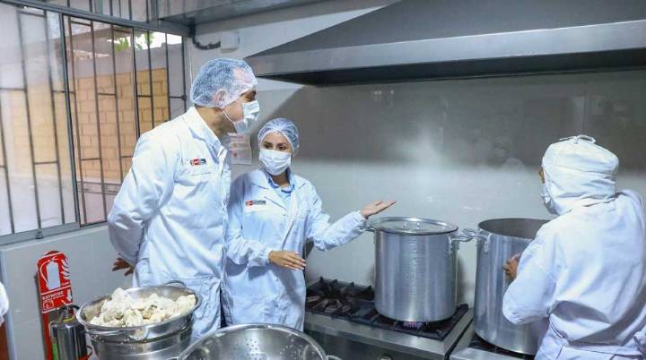 Presidente José Jerí inspecciona preparación de alimentos escolares en Puente Piedra