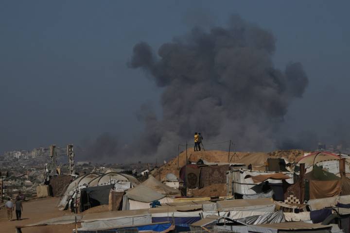 Top officials from US and Qatar join talks aimed at brokering peace in Gaza
