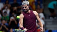 Alcaraz se exhibe y espera a Sinner o Djokovic