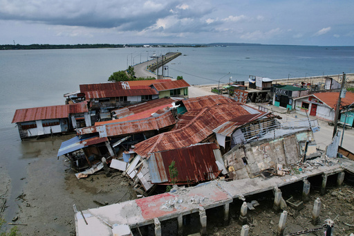 Tifón azota Filipinas y complica la respuesta a sismo y tormentas previas