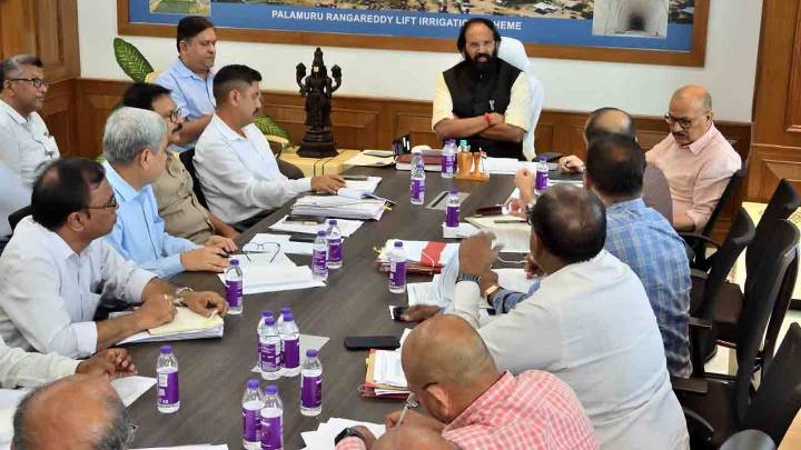 Uttam Kumar Reddy Reviews New Plan For Pranahita