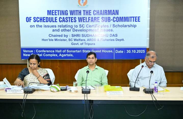Sudhangshu reviews implementation of welfare schemes for SC