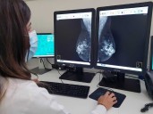 Todos los grupos, salvo PP, aprueban citar antes de diciembre a las mujeres pendientes de pruebas del cáncer de mama