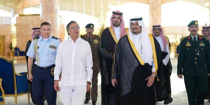 Petro volvió a cambiar su discurso: pasó de acusar a Arabia Saudita de “matar miles de niños” a resumir que lo atienden como “un príncipe”