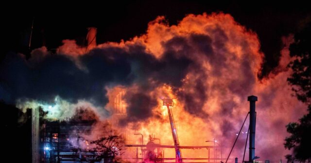 PHOTO: Massive Fire at Chevron Refinery in Los Angeles