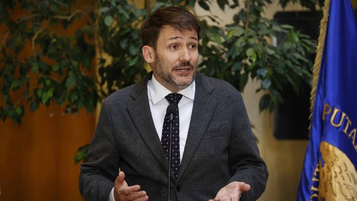 "Mi cargo es de exclusiva confianza del Presidente": Pardow descarta renunciar tras error de cálculo en tarifas eléctricas