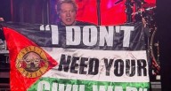 Guns N’ Roses mezcla música y mensaje político en su concierto en Bogotá