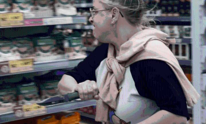 Milei dijo que la libertaria que ataco a un fotógrafo con un cuchillo es “KuKa”