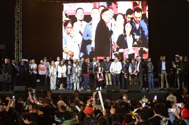 Miles marchan en Bogotá para apoyar a Petro frente a EU