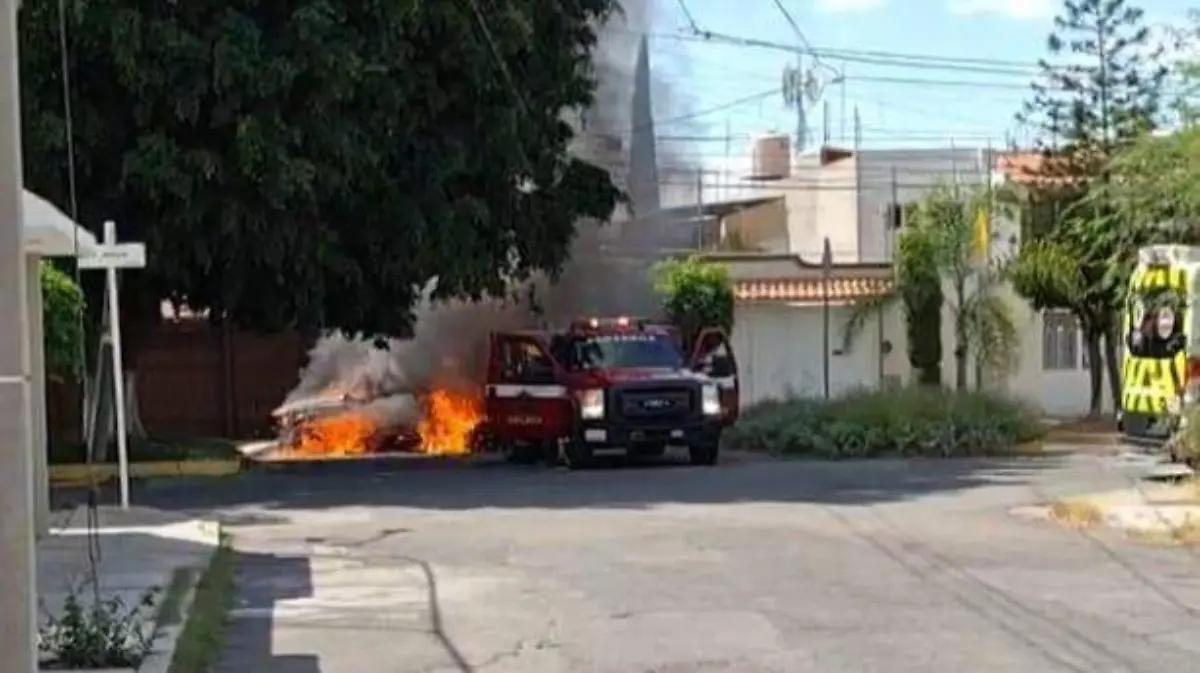 Esperamos que no sea terrorismo: director de Policía tras quema de camionetas en Celaya