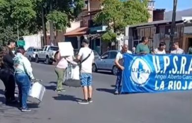 Nuevo corte de los empleados de seguridad de Aguas Riojanas en avenida San Francisco: "No cumplieron con lo que dijeron"