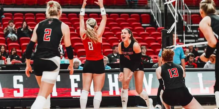 Red Raider Volleyball sweeps Arizona at home