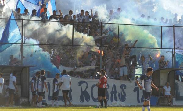 ¿Están permitidas las bengalas de humo en los estadios de fútbol?
