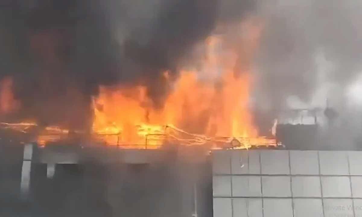 Fire breaks out in residential building in Delhi's Mohan Garden due to firecrackers, 7 rescued