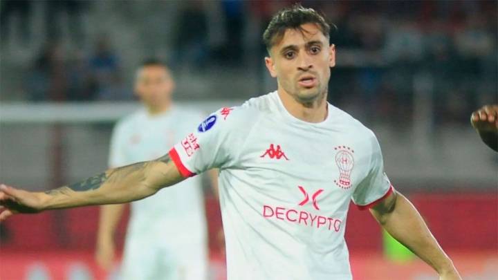 Huracán recibió una inhibición de FIFA por una deuda por los derechos de formación de Walter Mazzanti