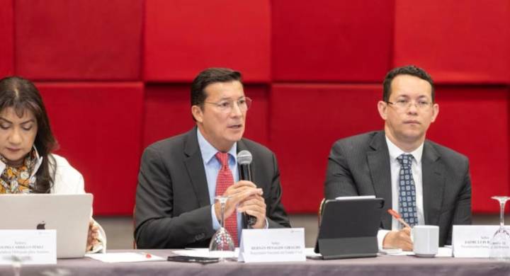 “No habrá aplazamiento”: Registrador Hernán Penagos descarta suspensión de elecciones Pese a las alertas de peligro electoral, el registrador afirma que los riesgos sólo se focalizan en algunas zonas.