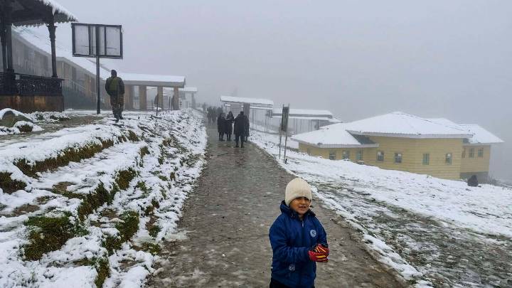 Fresh snowfall in higher reaches of Kashmir