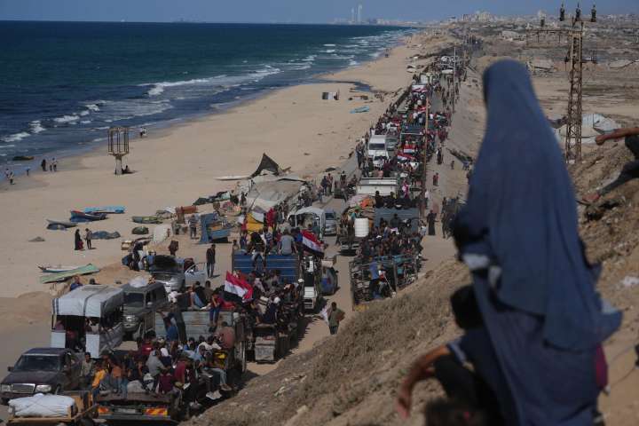 Palestinians return to ruins, US troops land in Israel as ceasefi...
