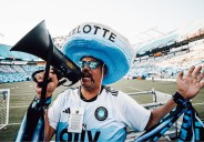 “Sombrero Man” pone sabor latino en las tribunas de Charlotte FC