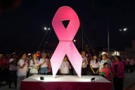 REAFIRMA ALCALDE TODO SU APOYO A LA LUCHA Y SENSIBILIZACIÓN CONTRA EL CÁNCER DE MAMA EN EL ENCENDIDO DEL LISTÓN ROSA