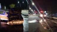 Voraz incendio consumió por completo un auto en avenida Lugones