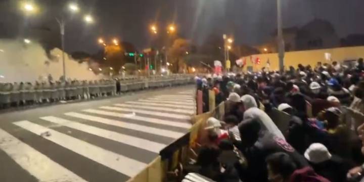 PNP regala víveres a policías que defendieron Centro Histórico frente a protestas, según Óscar Arriola