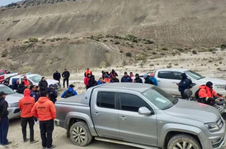 Con helicóptero, drones y perros rastreadores: así es el operativo para hallar a los jubilados desaparecidos en Chubut
