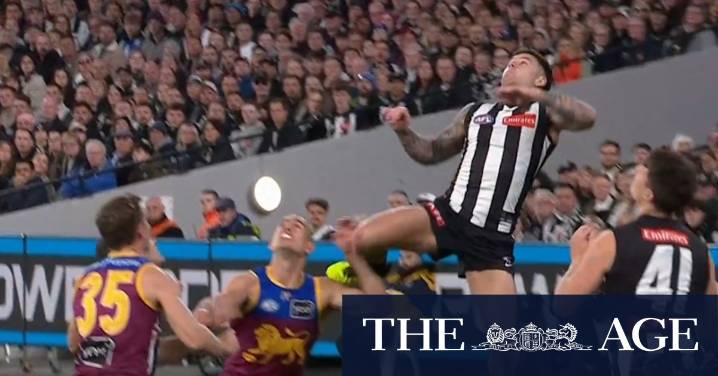 Elliott signs new Magpies deal