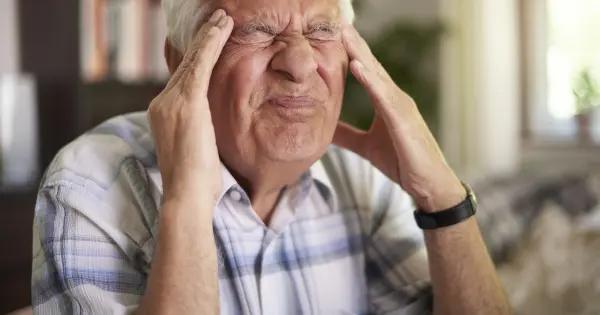 Síntomas de la migraña en adultos mayores: guía completa