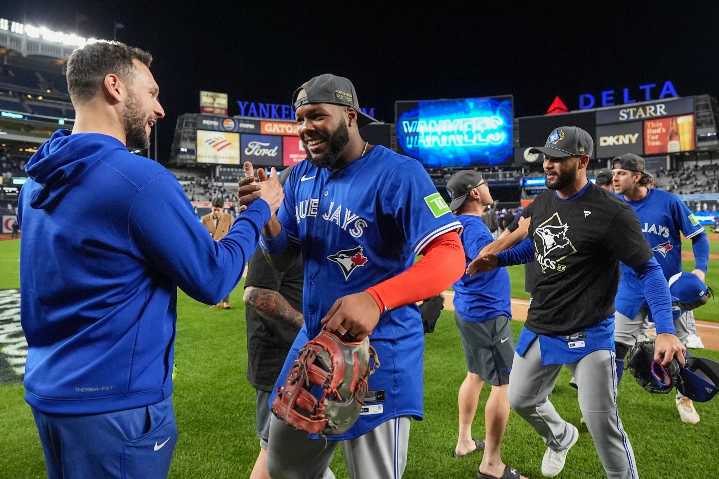 Azulejos vencen a Yankees y van a la Serie de Campeonato