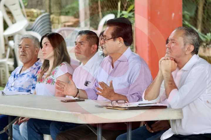 Alcalde y Secretario de Gobierno logran acuerdo con Los Parajes