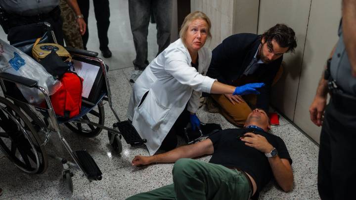 ICE agents grab and shove journalists at NYC immigration court, send one to hospital