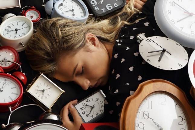 Will the clocks go back or forward tonight and do other countries change theirs?
