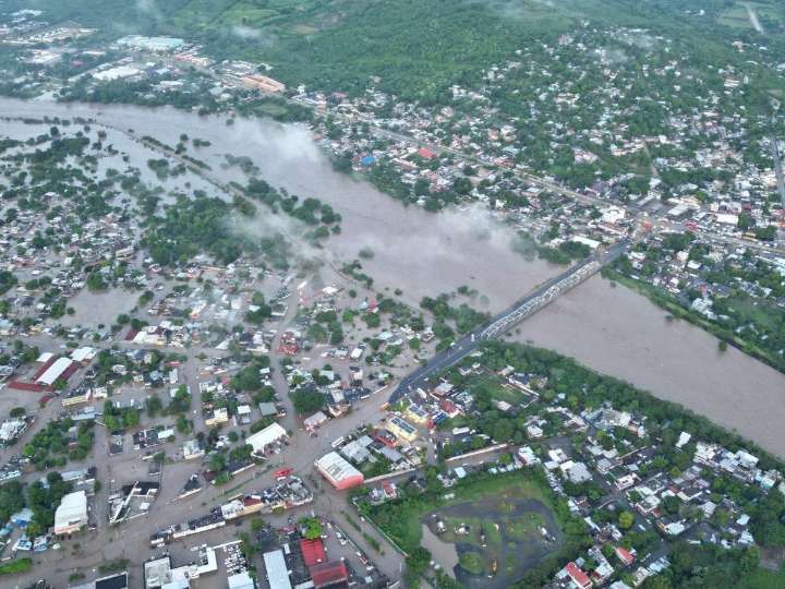 Lluvias devastan cuatro estados; hay 32 muertos; Hidalgo, Puebla, Querétaro y Veracruz