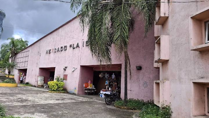 Locatarios del Mercado La Isla, denuncian que no hay ventas y no tienen el apoyo del Ayuntamiento para mejorar su situación