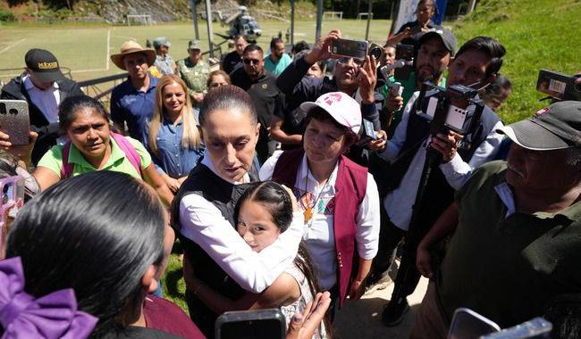 “Seguimos en territorio. Saldremos adelante”: Presidente Claudia Sheinbaum en su segundo día de recorrido en zonas afectadas por las lluvias