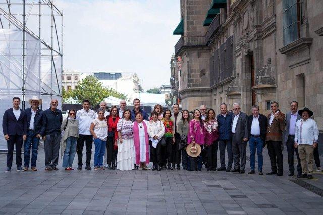 Gobernador Miguel Ángel Navarro acompaña a Sheinbaum en cierre de primer año de gobierno