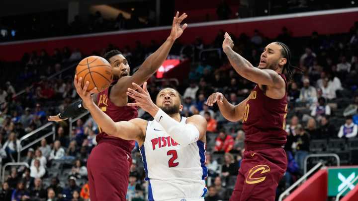 Pistons miss 19 straight shots in blowout home loss to Cavs
