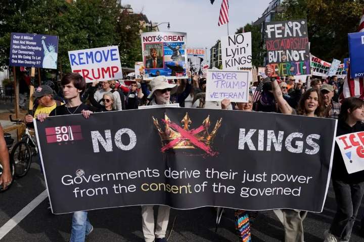 Regresa el “No a los reyes”, marchan contra Trump en EU
