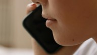 Una mujer llama al teléfono de emergencias minutos antes de su asesinato: quedan registrados sus gritos