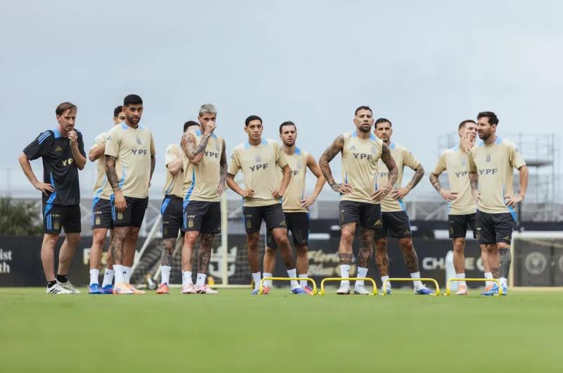 Dibu Martínez confirmado y Messi en duda: el once de Scaloni ante Venezuela