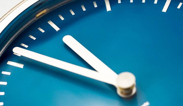La verdad sobre el origen de la expresión “Una hora menos en Canarias” en radio y televisión