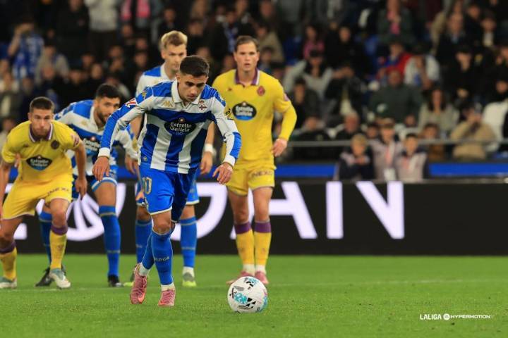 O Deportivo segue sen gañar e salva un punto ante o Valladolid no minuto 98