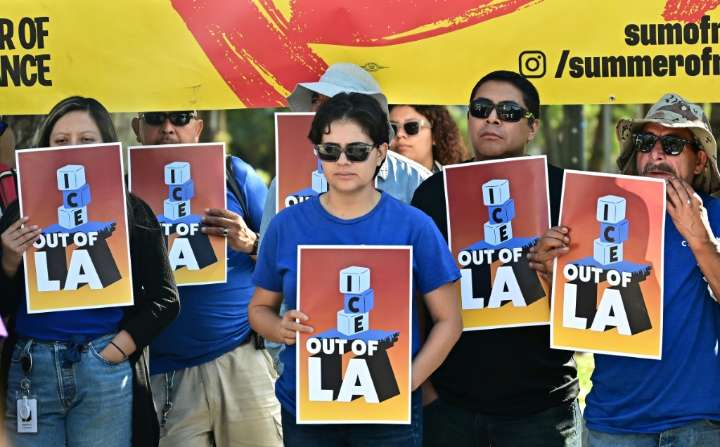 Un alguacil y un inmigrante resultan heridos tras disparos de la policía migratoria