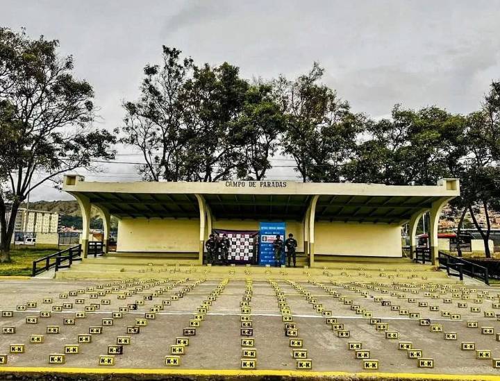 Ejército y Fiscalía incautan más de 400 kilos de cocaína ocultos en maquinaria pesada en Bogotá