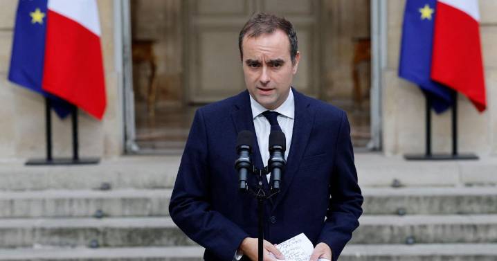 Macron to name new prime minister within 48 hours after deepening political crisis