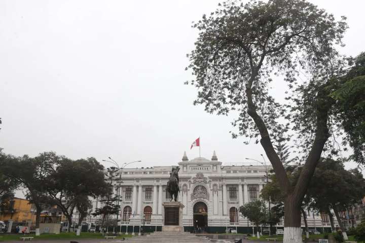 Normas legales: Plaza frontal del Congreso se denominará "Plaza de la Constitución"
