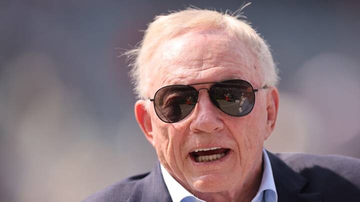 Report: NFL to fine Jerry Jones $250K for flashing middle finger at fans in Week 5