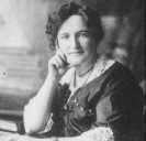 Suffragist Nellie McClung speaks in Sault in 1915